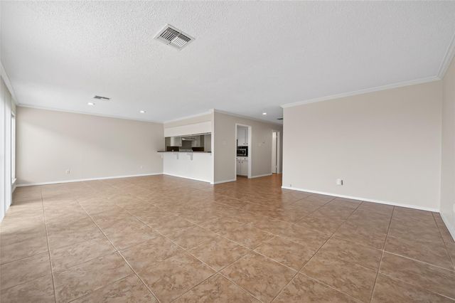 21 April Hill, Conroe, TX 77356