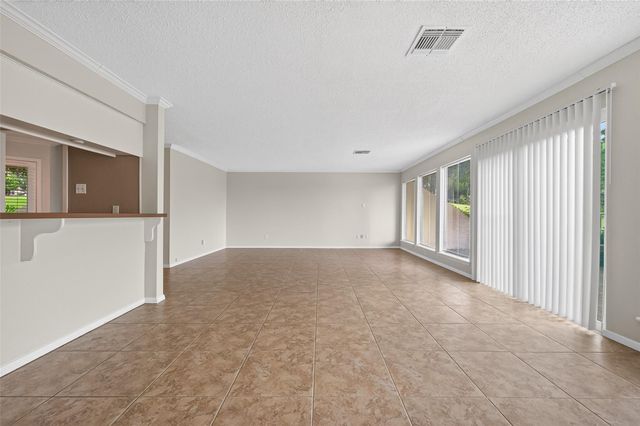 21 April Hill, Conroe, TX 77356