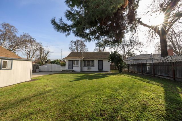 153 Almond Ave, Turlock, CA 95380