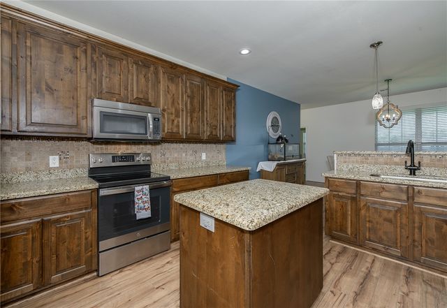 4265 Green Pastures, North Zulch, TX 77872