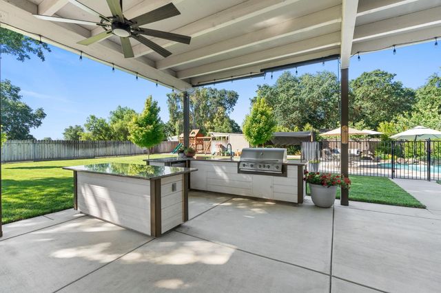 8850 Hildreth Ln, Stockton, CA 95212