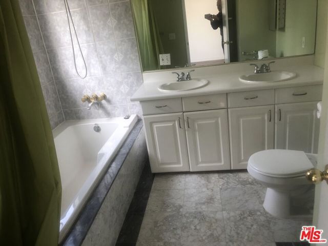 8159 ALDEA Avenue, Van Nuys (los Angeles), CA 91406