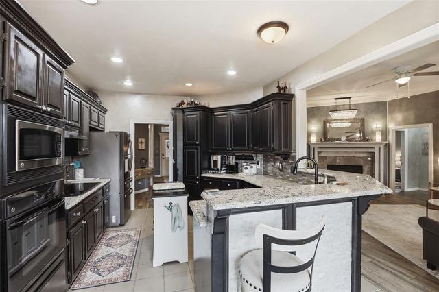 704 N Geronimo Way, Mustang, OK 73064