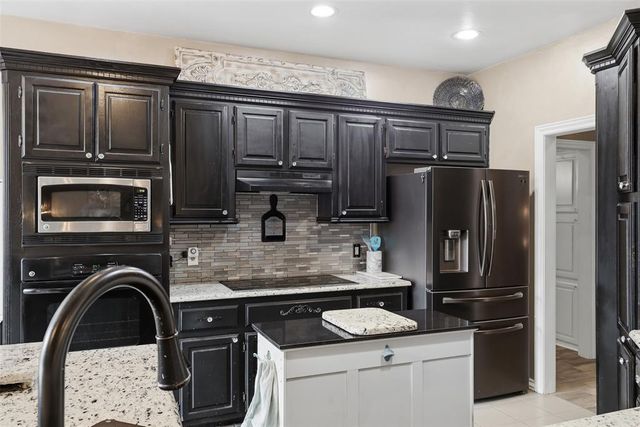 704 N Geronimo Way, Mustang, OK 73064