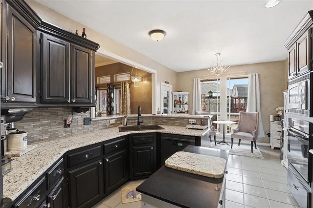 704 N Geronimo Way, Mustang, OK 73064