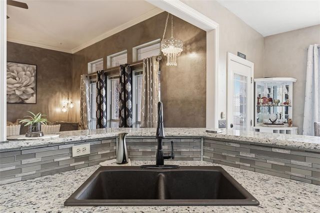 704 N Geronimo Way, Mustang, OK 73064