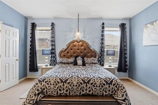 704 N Geronimo Way, Mustang, OK 73064