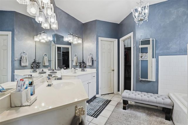 704 N Geronimo Way, Mustang, OK 73064