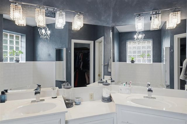 704 N Geronimo Way, Mustang, OK 73064