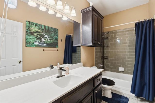 704 N Geronimo Way, Mustang, OK 73064