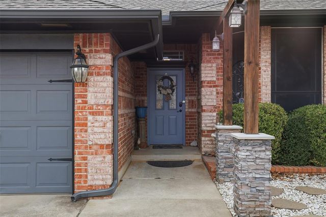 704 N Geronimo Way, Mustang, OK 73064