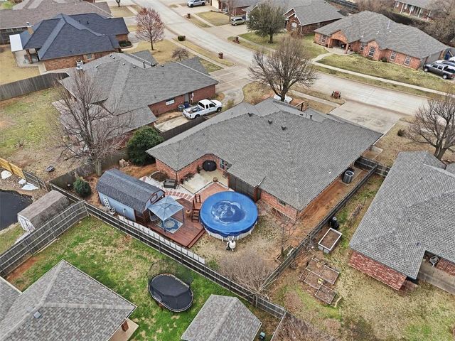 704 N Geronimo Way, Mustang, OK 73064