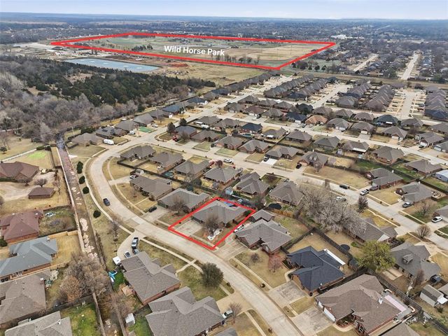 704 N Geronimo Way, Mustang, OK 73064