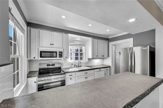 137 N Rose Boulevard, Akron, OH 44302