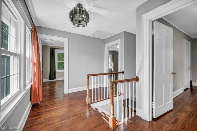 137 N Rose Boulevard, Akron, OH 44302