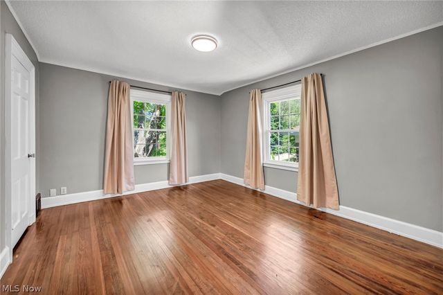 137 N Rose Boulevard, Akron, OH 44302