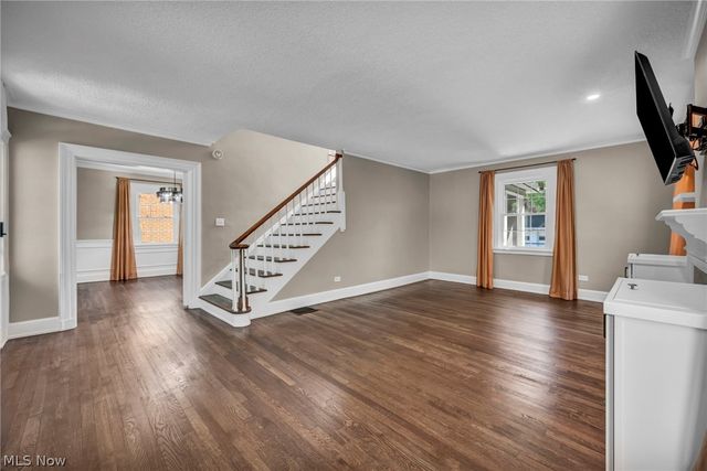 137 N Rose Boulevard, Akron, OH 44302