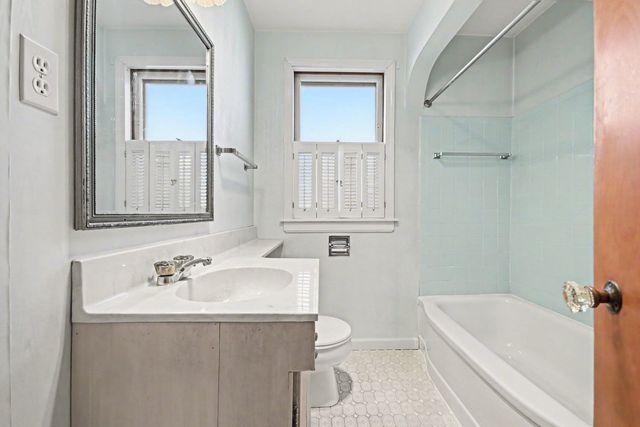 3514 N Opal Avenue, Chicago, IL 60634