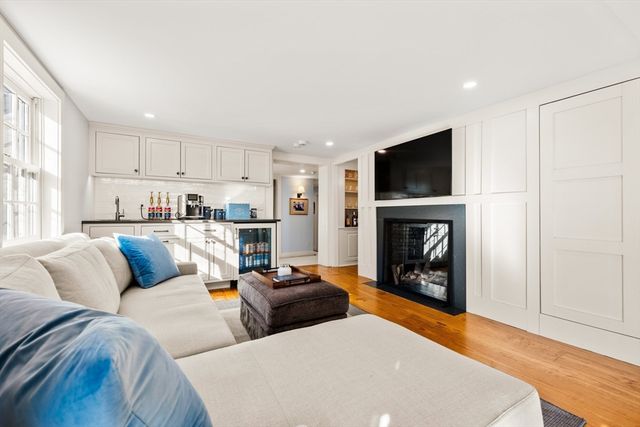 151 Oakland Street, Wellesley, MA 02481