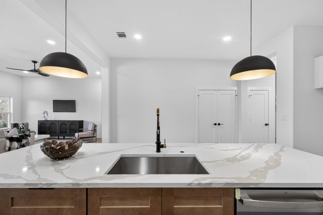 555 Burrell Drive, Dallas, TX 75232