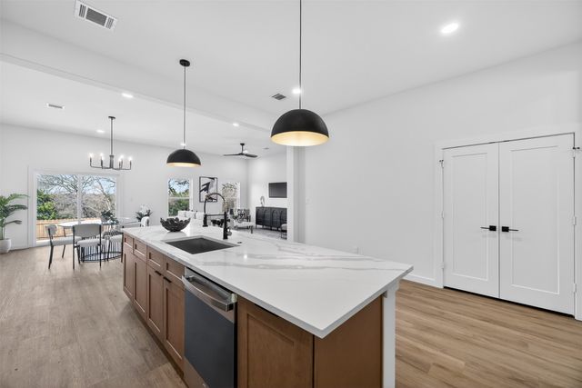 555 Burrell Drive, Dallas, TX 75232