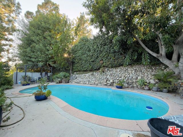 3323 Reta Street, La Crescenta, CA 91214