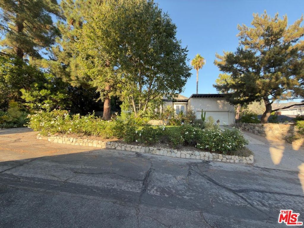 3323 Reta Street, La Crescenta, CA 91214