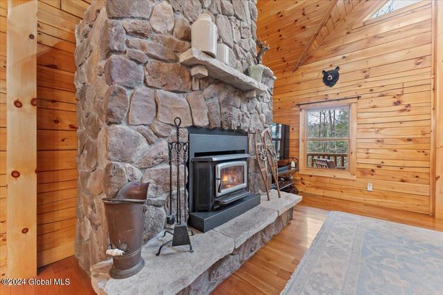 33 Deer Creek Road, Bolton, NY 12824