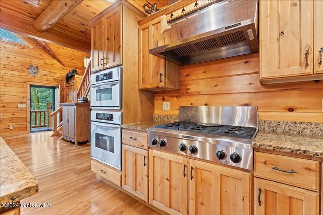 33 Deer Creek Road, Bolton, NY 12824
