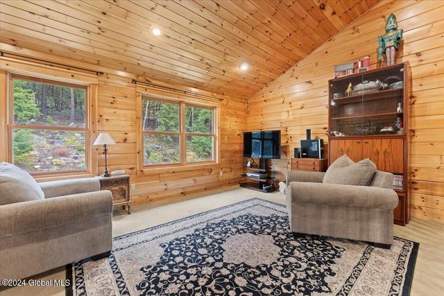 33 Deer Creek Road, Bolton, NY 12824