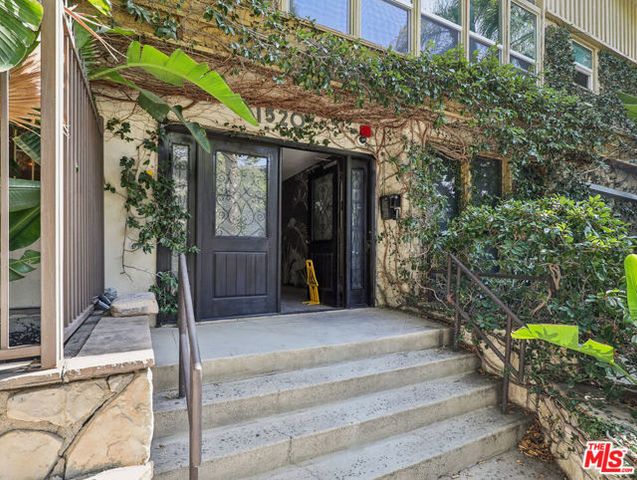 1520 N Hayworth Avenue 17, Los Angeles, CA 90046