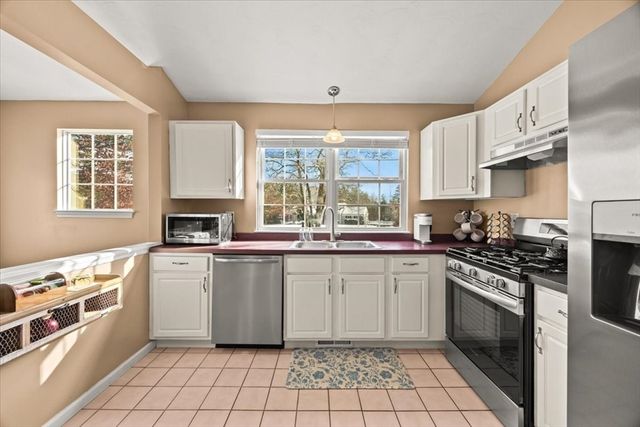 16 Paulette Ter, Plymouth, MA 02360