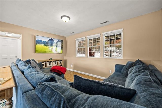 16 Paulette Ter, Plymouth, MA 02360