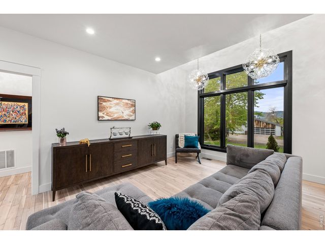 1118 Ravenwood Rd, Boulder, CO 80303