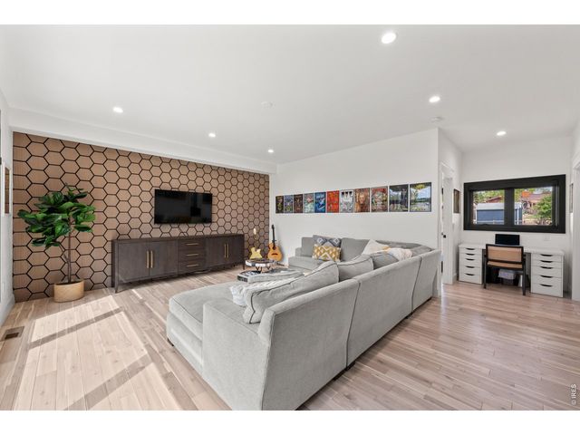 1118 Ravenwood Rd, Boulder, CO 80303
