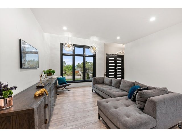 1118 Ravenwood Rd, Boulder, CO 80303