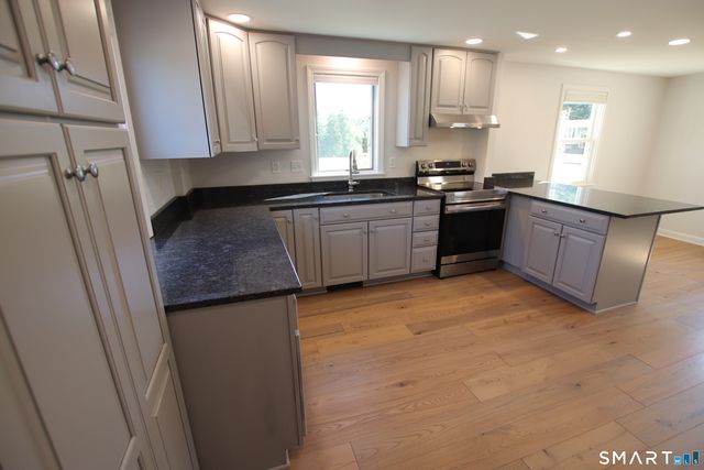 112 Pratt Street, Glastonbury, CT 06033