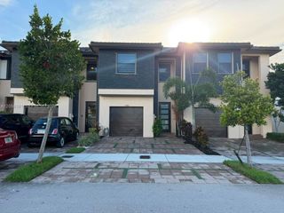 15816 NW 91st Ave, Miami Lakes, FL 33018