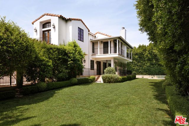 124 N Woodburn Drive, Los Angeles, CA 90049