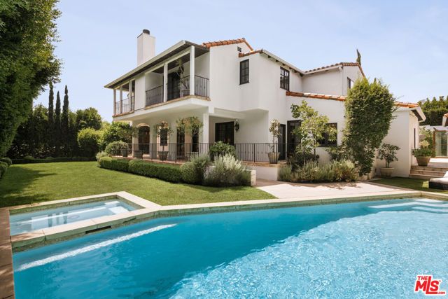 124 N Woodburn Drive, Los Angeles, CA 90049