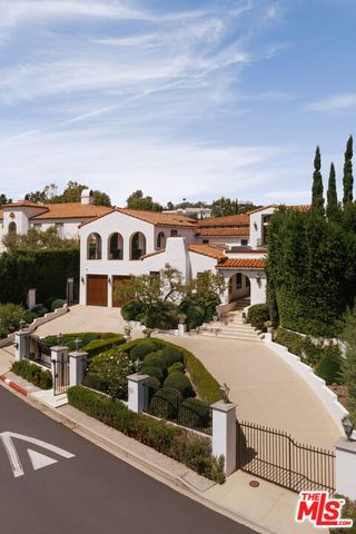 124 N Woodburn Drive, Los Angeles, CA 90049