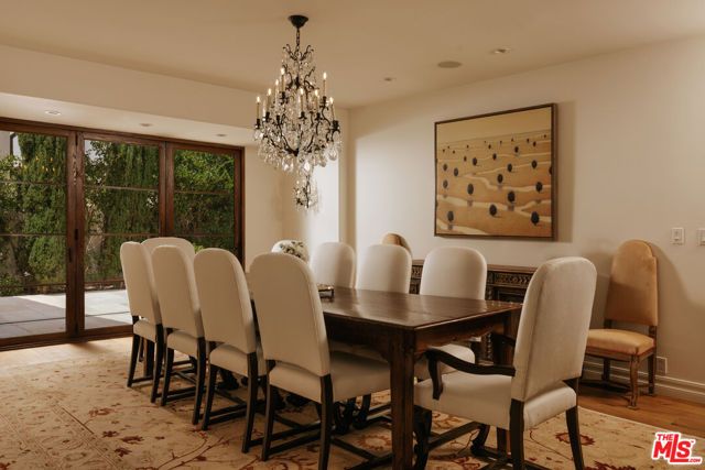 124 N Woodburn Drive, Los Angeles, CA 90049