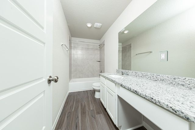2111 Oakwood Terrace Drive, Houston, TX 77090