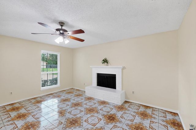 2707-2709 Petersburg Drive, Arlington, TX 76014