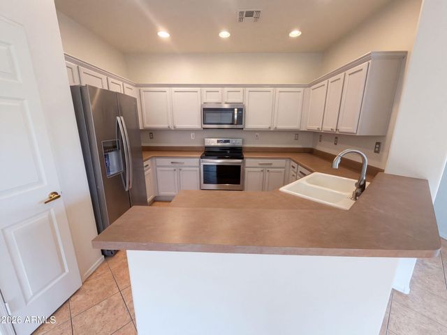 2464 W WARREN Drive, Anthem, AZ 85086