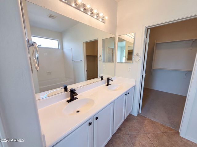 2464 W WARREN Drive, Anthem, AZ 85086