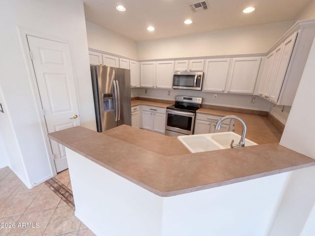 2464 W WARREN Drive, Anthem, AZ 85086