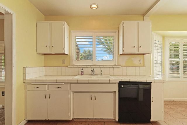 13710 E Church St, Lockeford, CA 95237