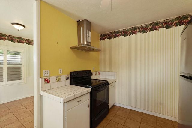 13710 E Church St, Lockeford, CA 95237