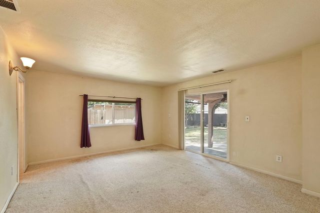 13710 E Church St, Lockeford, CA 95237